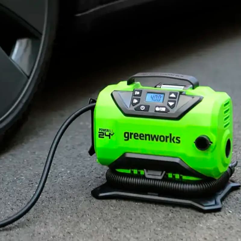 Аккумуляторный компрессор Greenworks ACG301, 24v (без АКБ и З/У) - Гибридное питание: работает от аккумуляторных батарей платформы Greenworks POWERALL 24 V, а также от электросети автомобиля 12 V. Конструкция компрессора Greenworks ACG301 сочетает в себе две технологии: поршневой компрессор высокого давления и компрессор низкого давления с большим объёмом воздуха.