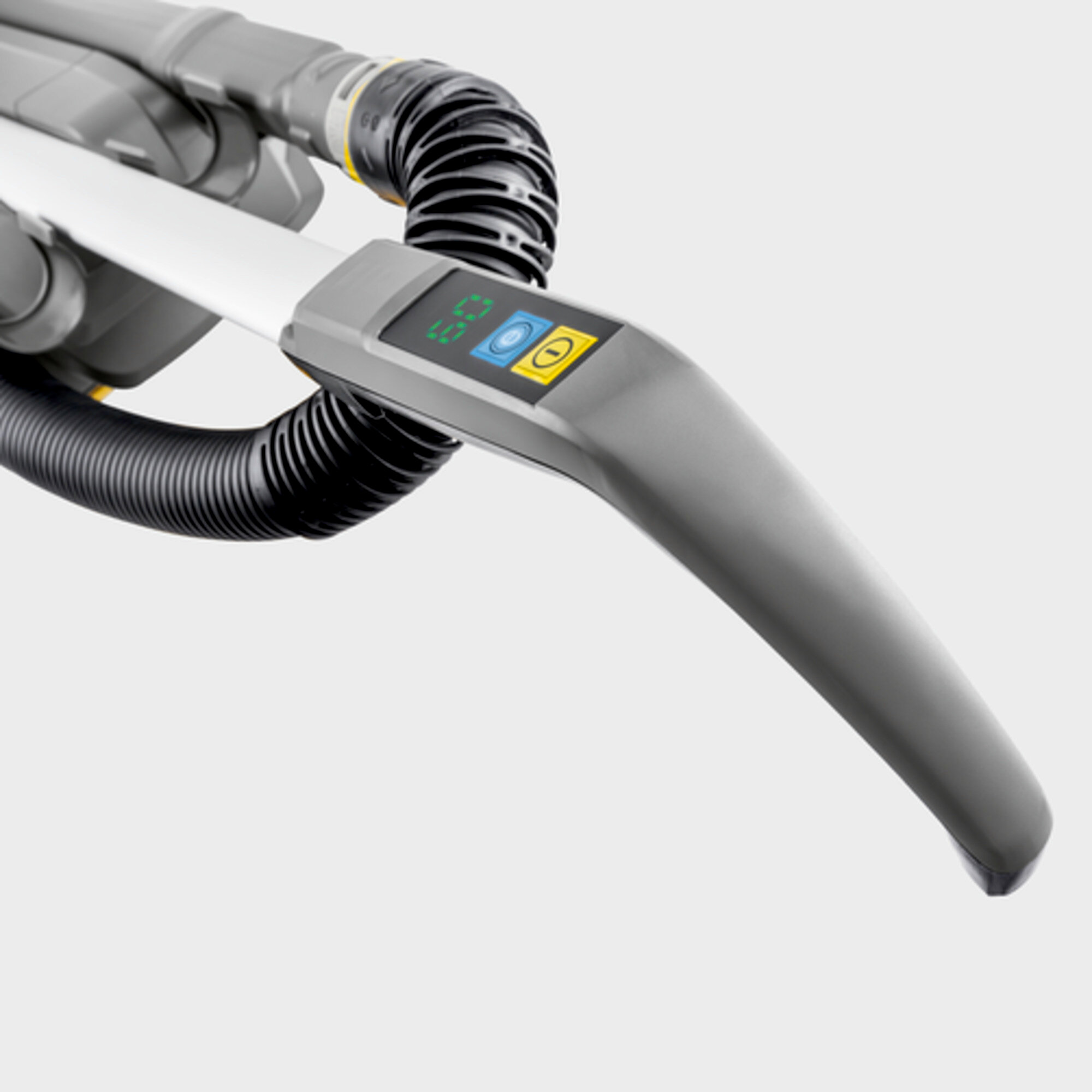 Профессиональный аккумуляторный щеточный пылесос Karcher CV 30/2 Bp - <h3>Автоматическое распознавание вида напольного покрытия</h3>
Автоматическая адаптация производительности к виду очищаемой поверхности. Превосходные результаты уборки текстильных и твердых напольных покрытий.
