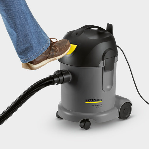 Профессиональный пылесос сухой уборки Karcher T 14/1 Classic - <h3>Ножной выключатель</h3>
Нет необходимости нагибаться для включения или выключения.