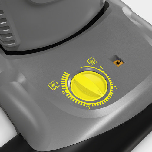 Профессиональный щеточный пылесос сухой уборки Karcher CV 38/2 - <h3>Индикаторная лампочка</h3>
Световой сигнал информирует пользователя о том, что для улучшения результата чистки следует изменить высоту установки щетки.