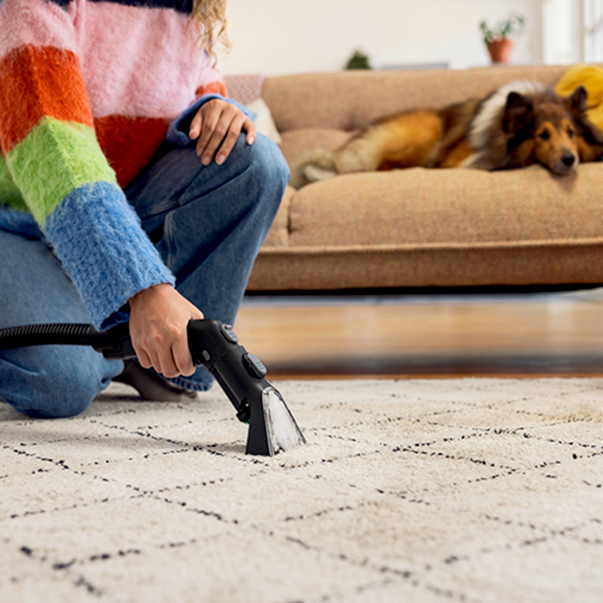 Моющий пылесос Karcher SE 3 Compact Home Floor  - <h3>Испытанные насадки Karcher (для мягкой мебели и щелевая) для оптимальных результатов уборки</h3>
Тщательная очистка текстильных поверхностей. Быстрая и легкая очистка по технологии экстракции. Низкая остаточная влажность для быстрого высыхания текстильных поверхностей.