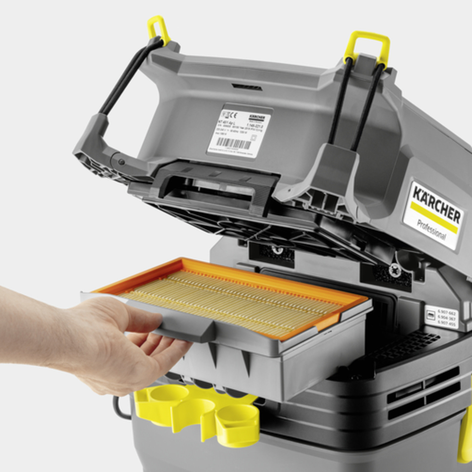 Профессиональный пылесос Karcher NT 40/1 Ap L - <h3>Полуавтоматическая очистка фильтра</h3>
Полуавтоматическая система очистки фильтра гарантирует постоянную высокую силу всасывания Кнопка очистки фильтра облегчает работу.