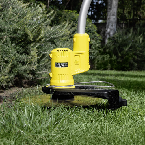 Аккумуляторный триммер Karcher LTR 36-33 Battery - <h3>Высокая мощность</h3>
Мощный триммер позволяет скашивать высокую и густую луговую траву.